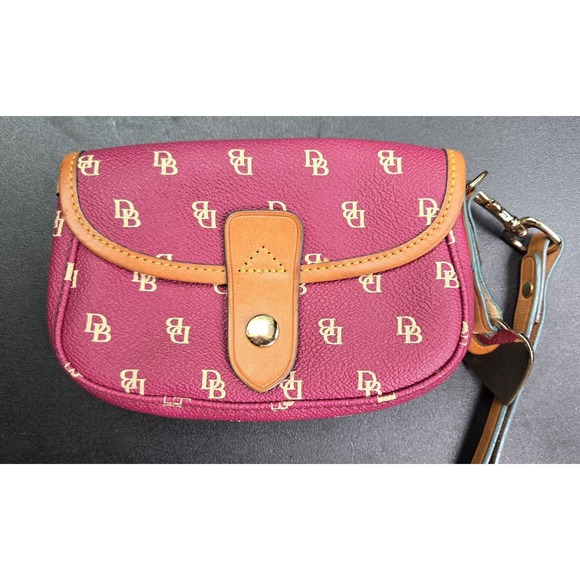 Red Authentic Dooney & Bourke DB LOGO Designer Wristlet Purse With Heart Charm - Picture 1 of 5